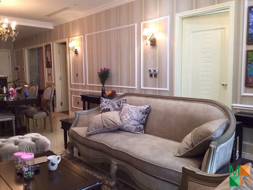 thi-cong-giay-dan-tuong-tai-royal-city (1)